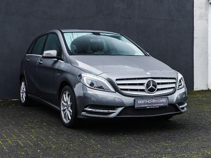 Gebraucht Mercedes B180 122 PS (89 kW) 2011 Grau Van / Kleinbus