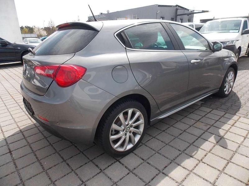 Gebraucht Alfa Romeo Giulietta Turismo 170 PS (125 kW) 2014 Grau Kleinwagen