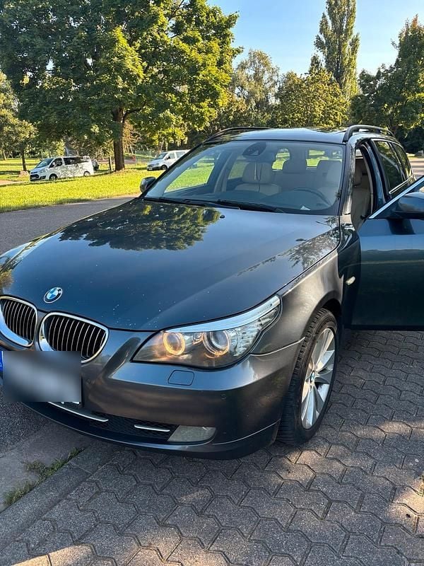 Grau Gebraucht 2010 BMW 530 Kombi | 3.500 € (Superpreis) - Bild 1/4