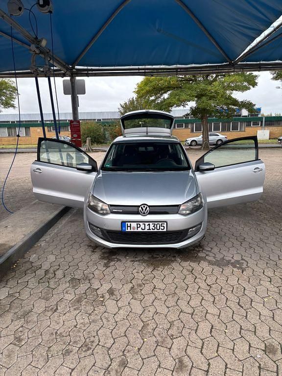 Silber Gebraucht 2012 VW Polo Limousine | 3.200 € (Superpreis) - Bild 1/4