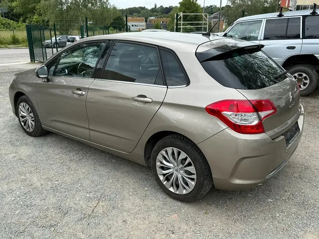Gebraucht Citroën C4 SELECTION 95 PS (69 kW) 2012 Braun Limousine