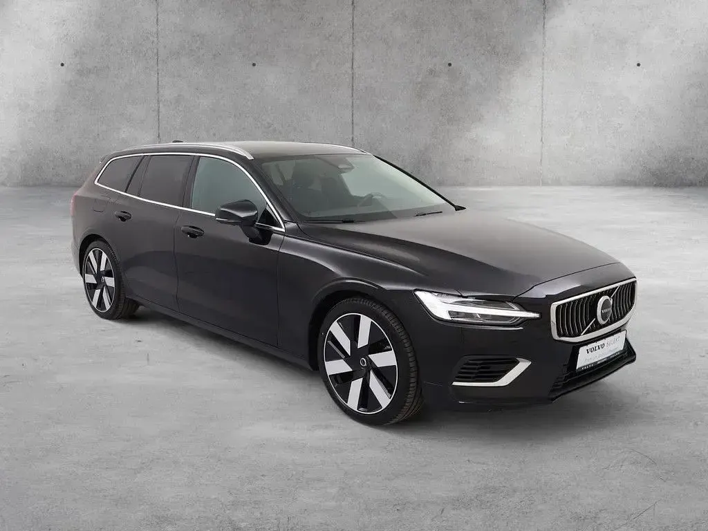 Gebraucht Volvo V60 Plus 349 PS (256 kW) 2025 Schwarz Kombi