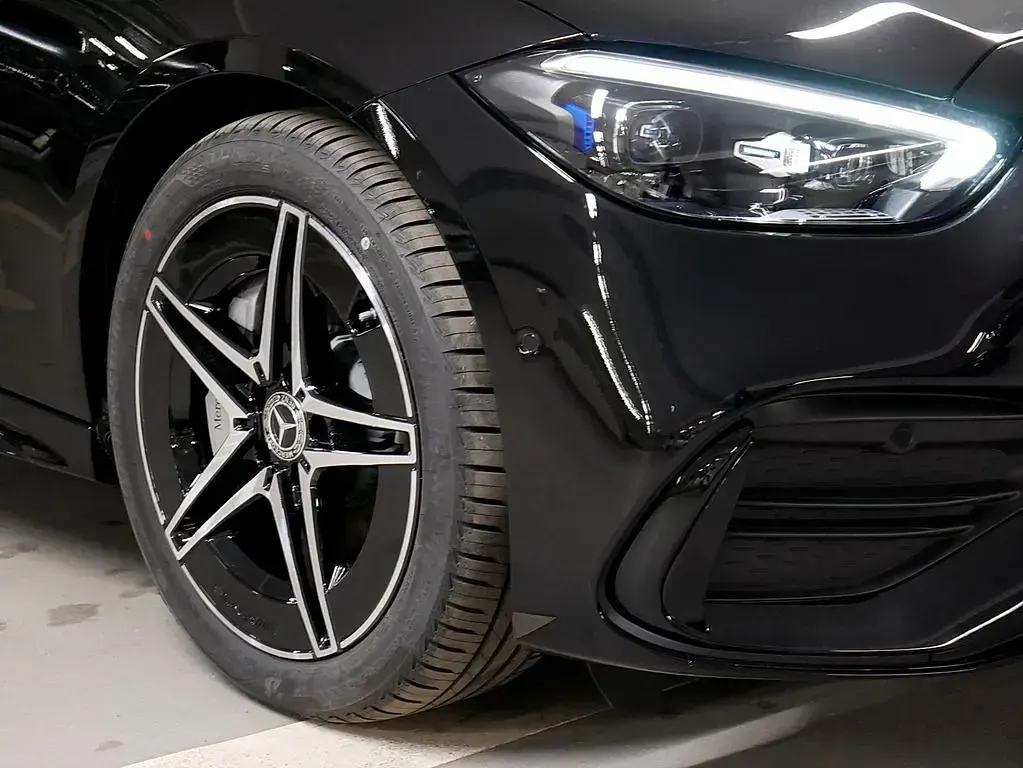 Gebraucht Mercedes C180 AMG 170 PS (125 kW) 2026 Schwarz Limousine