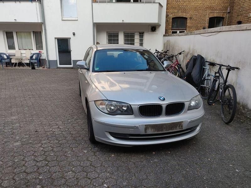 Silber Gebraucht 2010 BMW 116 Kleinwagen | 3.450 € (Guter Preis) - Bild 1/4