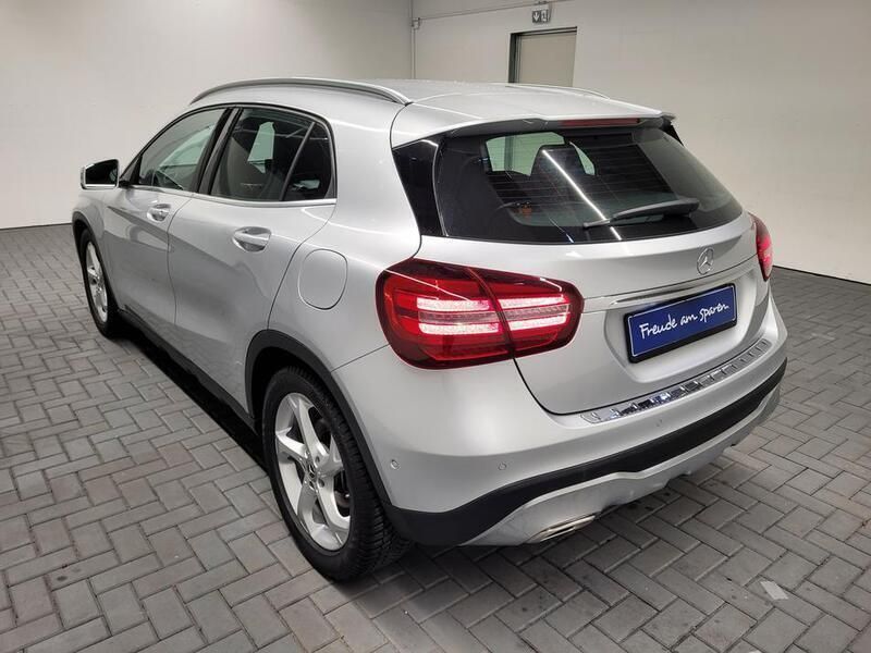 Gebraucht Mercedes GLA180 122 PS (89 kW) 2019 Silber (iridiumsilbermet.) SUV