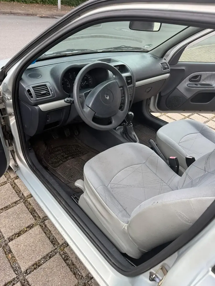 Gebraucht Renault Clio 75 PS (55 kW) 2002 Grau Kleinwagen