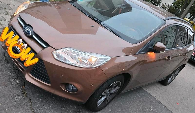 Braun Gebraucht 2013 Ford Focus Trend Limousine | 4.650 € (Guter Preis) - Bild 1/4