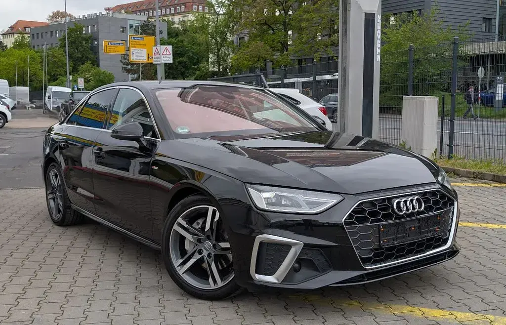 Używany Audi A4 S-Line 190 KM (139 kW) 2019 Czarny Sedan/Limuzyna