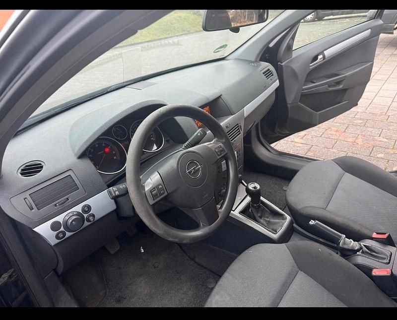 Gebraucht Opel Astra 90 PS (66 kW) 2005 Schwarz Kombi