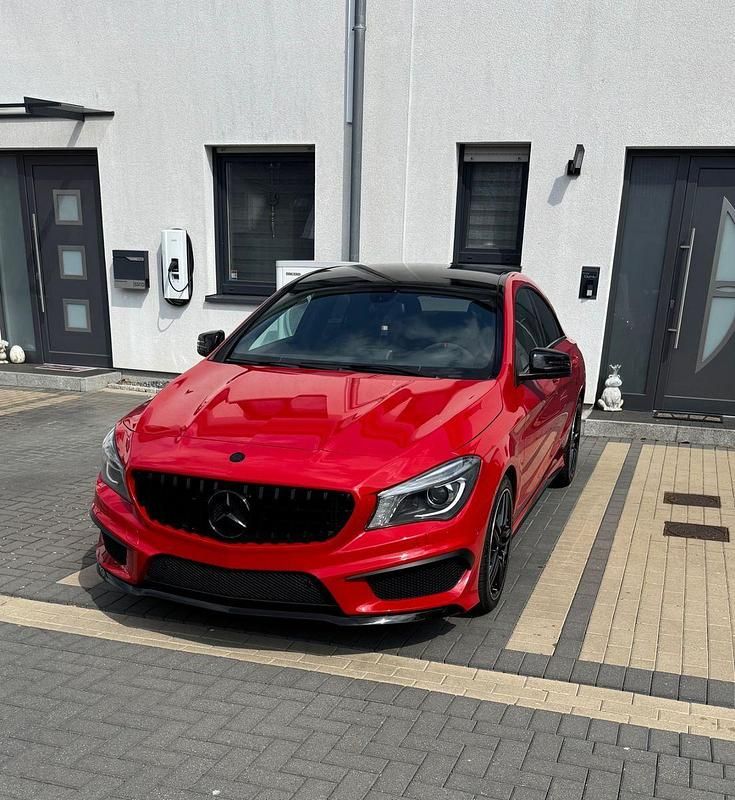 Rot Gebraucht 2013 Mercedes CLA45 AMG AMG Coupé | 16.499 € - Bild 1/4