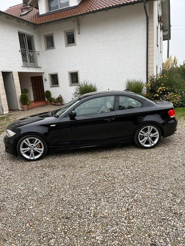 Gebraucht BMW 120 Coupé 186 PS (136 kW) 2011 Schwarz Coupé