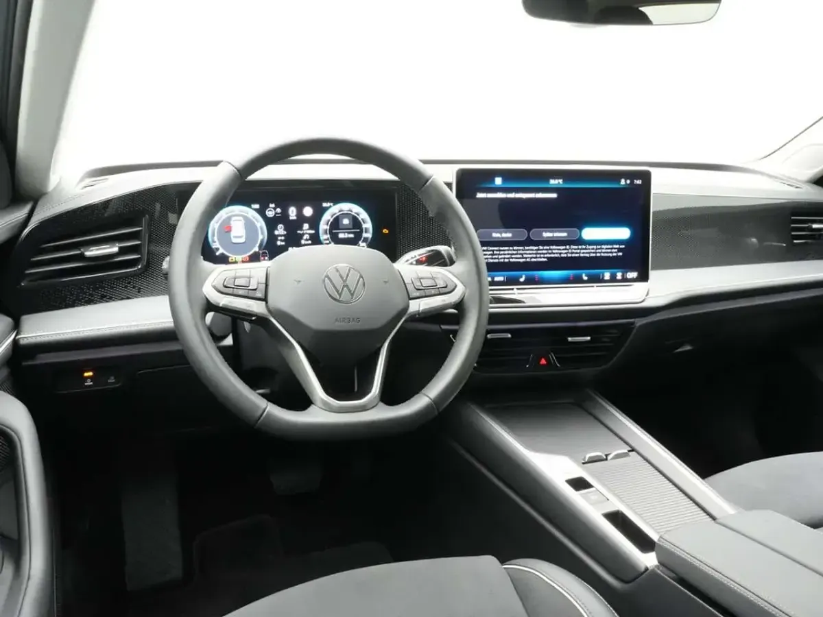 Gebraucht VW Passat Business 150 PS (110 kW) 2025 Silber Kombi