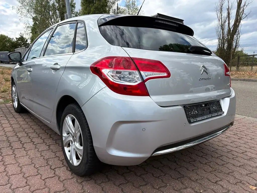 Gebraucht Citroën C4 Tendance 120 PS (88 kW) 2011 Silber Limousine