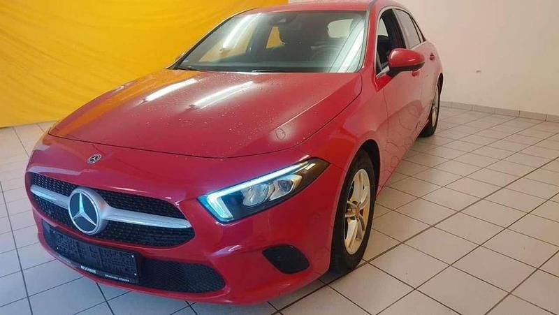Jupiterrot Gebraucht 2019 Mercedes A180 Progressive Limousine | 17.990 € (Superpreis) - Bild 1/4