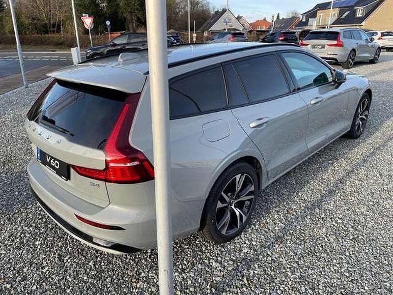 Gebraucht Volvo V60 Plus 197 PS (144 kW) 2023 Vapour grey / metallic Kombi