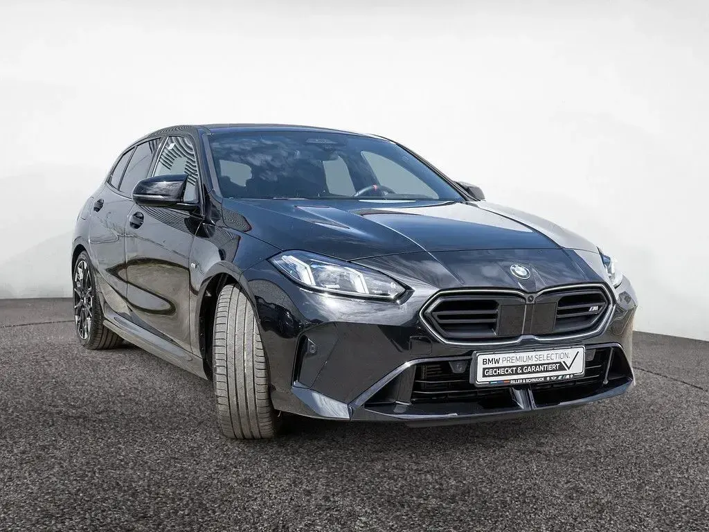 Gebraucht BMW M135 Performance 300 PS (220 kW) 2025 Schwarz Kleinwagen
