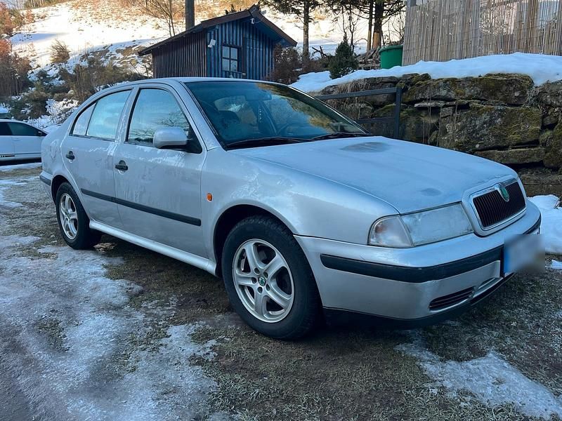 Silber Gebraucht 2000 Skoda Octavia Limousine | 3.200 € - Bild 1/4