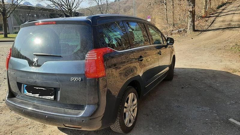 Gebraucht Peugeot 5008 Allure 150 PS (110 kW) 2012 Blau Van / Kleinbus