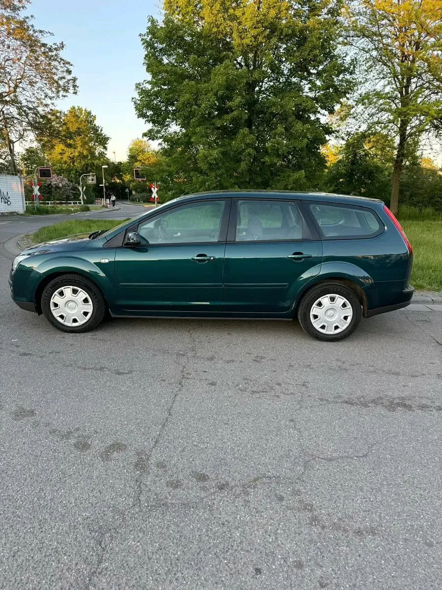 Usata Ford Focus 100 CV (73 kW) 2006 Verde Station wagon