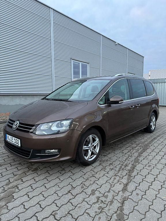 Braun Gebraucht 2010 VW Sharan Highline Van / Kleinbus | 7.799 € (Superpreis) - Bild 1/4