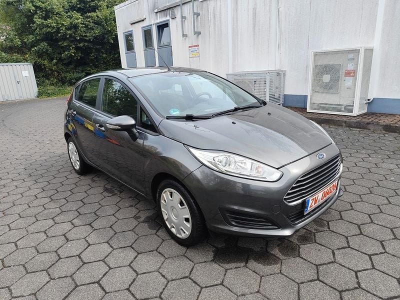 Grau Gebraucht 2015 Ford Fiesta Trend Kleinwagen | 5.900 € (Guter Preis) - Bild 1/4