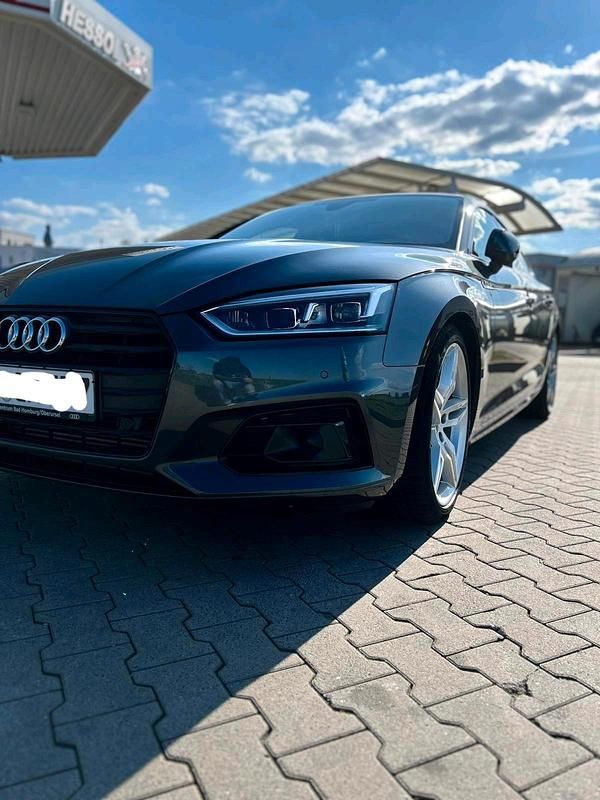 Grau Gebraucht 2020 Audi A5 Sportback S-Line Kleinwagen | 27.500 € (Superpreis) - Bild 1/4