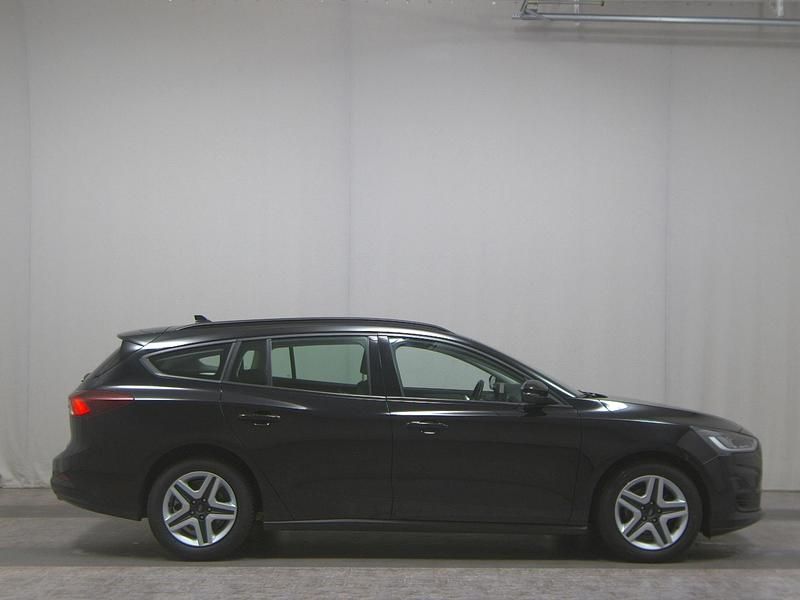 Schwarz Gebraucht 2022 Ford Focus Cool & Connect Limousine | 13.980 € (Guter Preis) - Bild 1/4