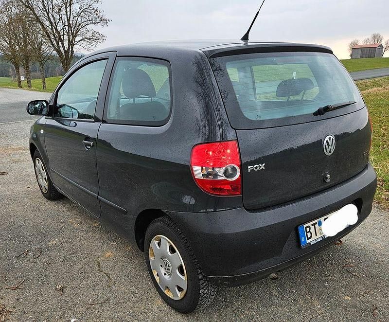 Gebraucht VW Fox 60 PS (44 kW) 2011 Schwarz Kleinwagen
