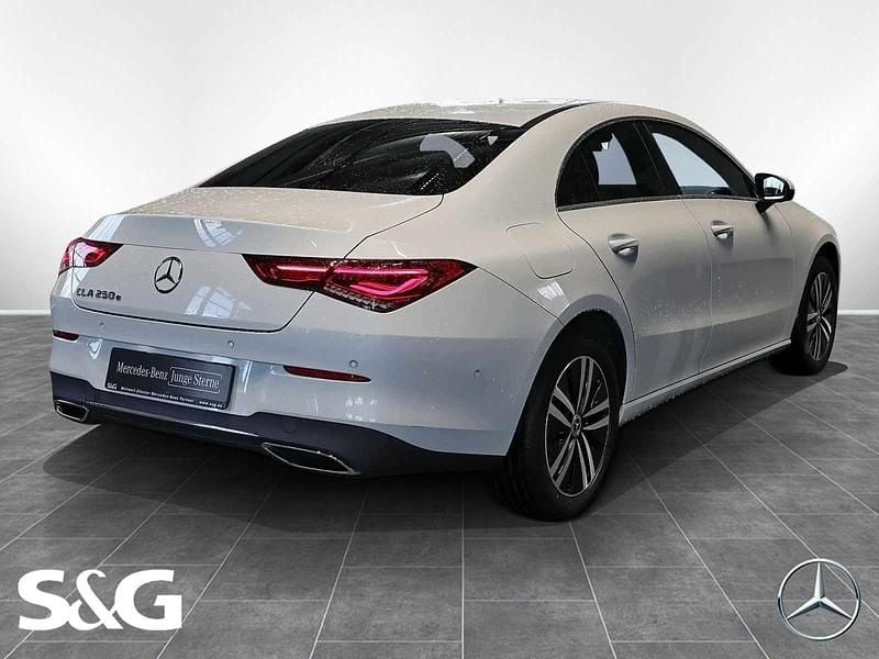 Gebraucht Mercedes CLA250 Progressive 160 PS (117 kW) 2022 Digitalweiß Limousine