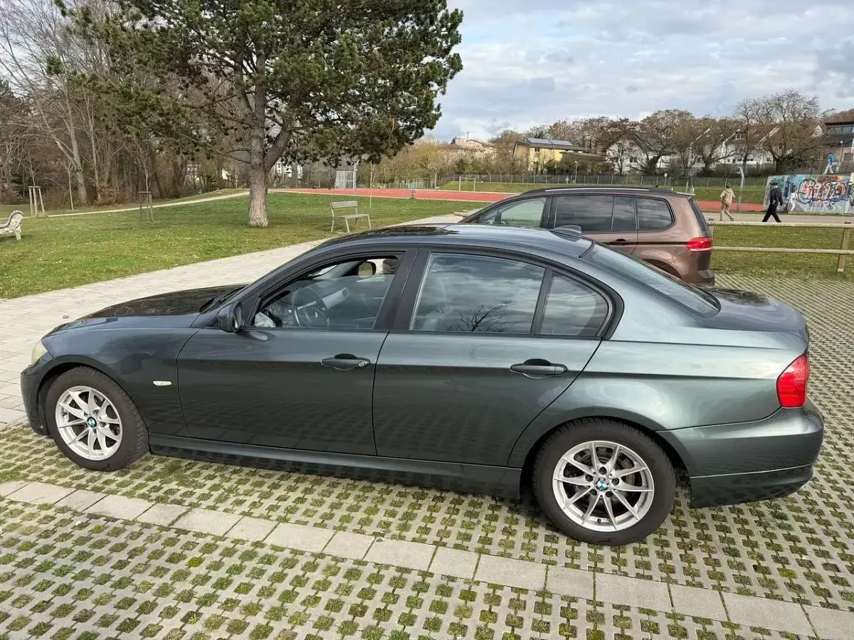 Gebraucht BMW 320 177 PS (130 kW) 2010 Limousine