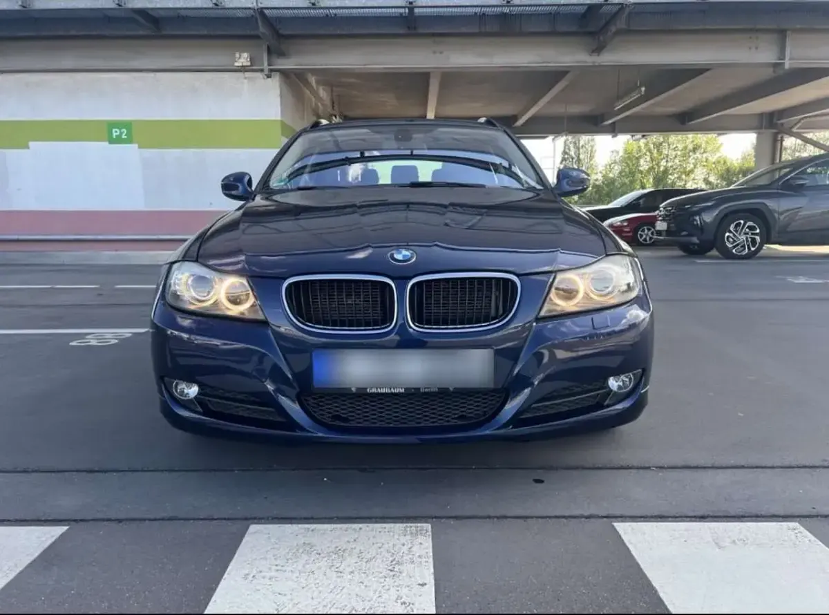 Gebraucht BMW 318 143 PS (105 kW) 2011 Blau Kombi