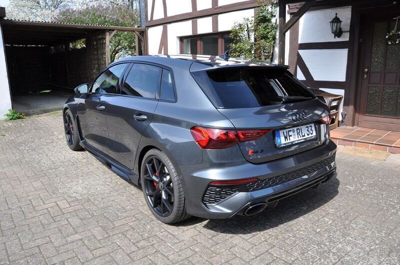 Grau Gebraucht 2023 Audi RS3 Ambiente Kleinwagen | 56.800 € (Guter Preis) - Bild 1/4