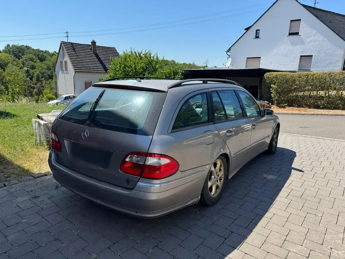 Gebraucht Mercedes E220 Avantgarde 150 PS (110 kW) 2004 Silber Kombi