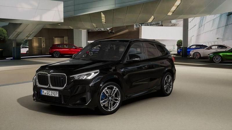 Neu BMW X1 M Performance 300 PS (220 kW) 2026 Saphirschwarz metallic SUV
