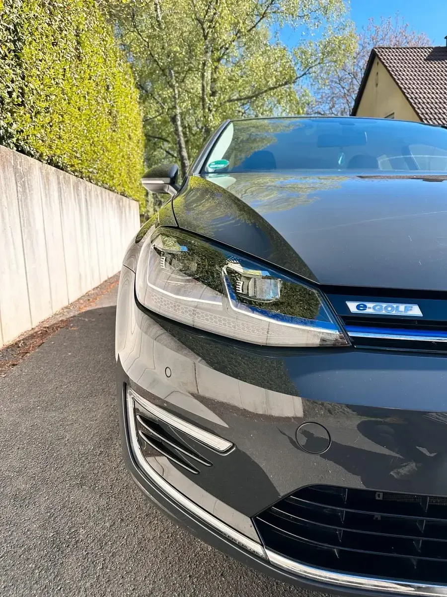 Gebraucht VW e-Golf 100 kW (136 PS) 2020 Grau Kleinwagen