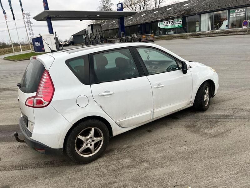 Brugt Renault Scénic III Expression 110 HK (80 kW) 2011 Hvid MPV