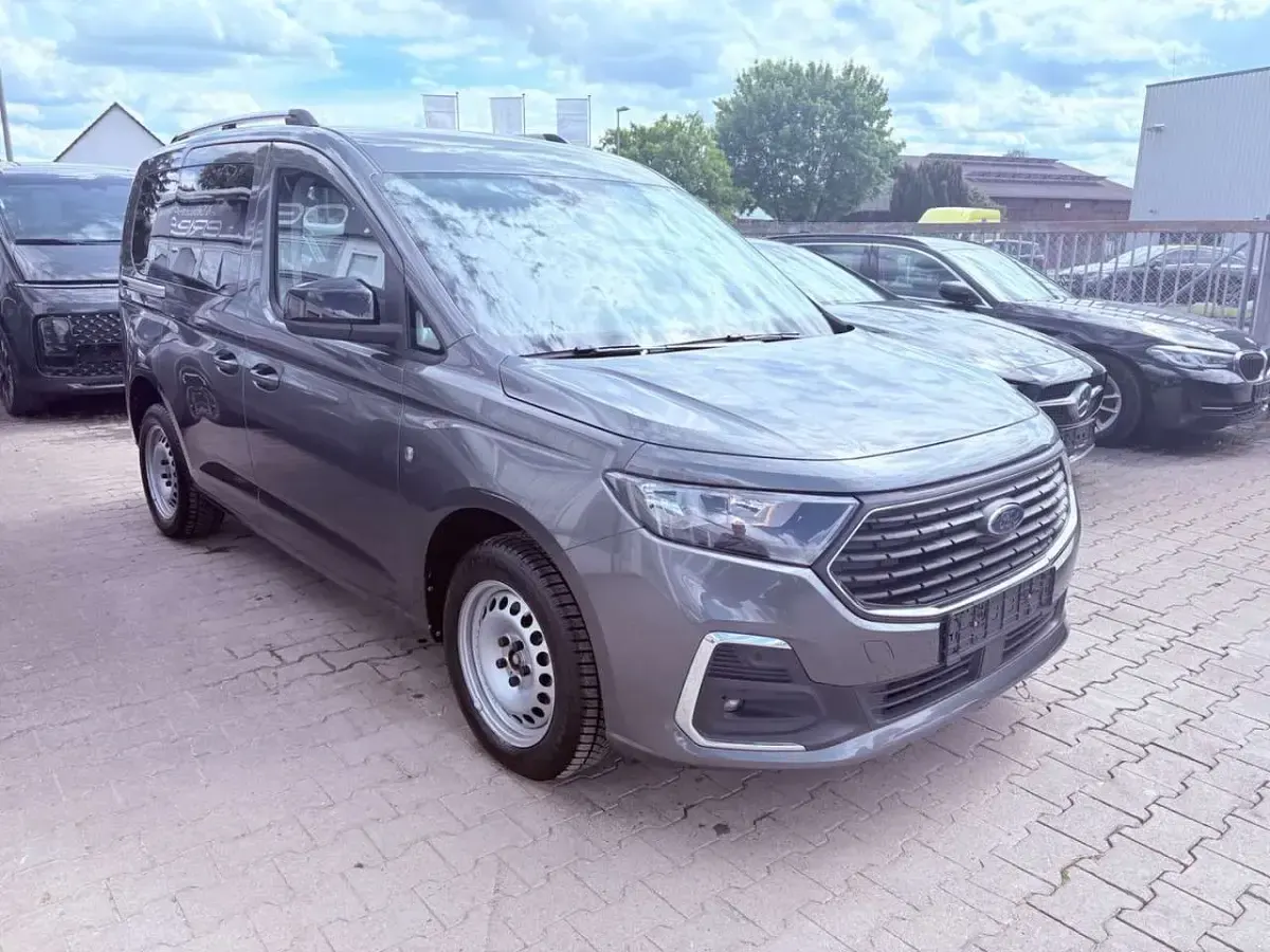 Gebraucht Ford Tourneo Connect Titanium 122 PS (89 kW) 2022 Grau Van / Kleinbus