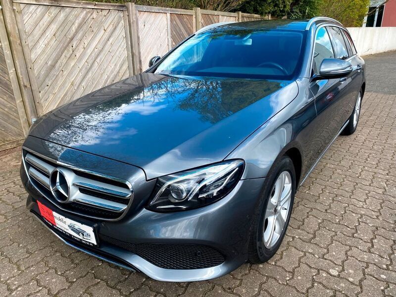 Grau Gebraucht 2017 Mercedes E200 Limousine | 19.100 € (Guter Preis) - Bild 1/4
