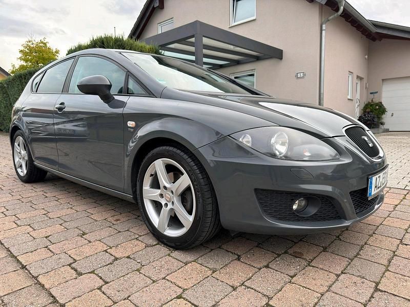Grau Gebraucht 2010 Seat Leon Sport Kleinwagen | 5.999 € (Teuer) - Bild 1/4