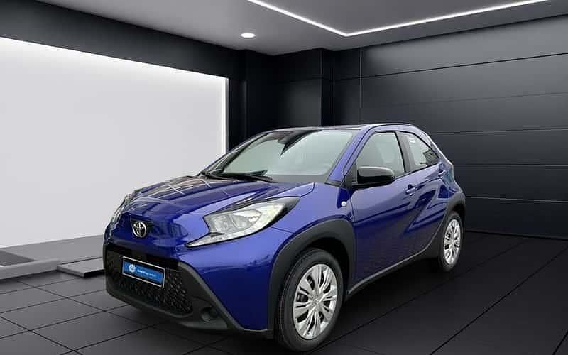 Blau Neu 2025 Toyota Aygo X Business Edition SUV | 18.290 € - Bild 1/4