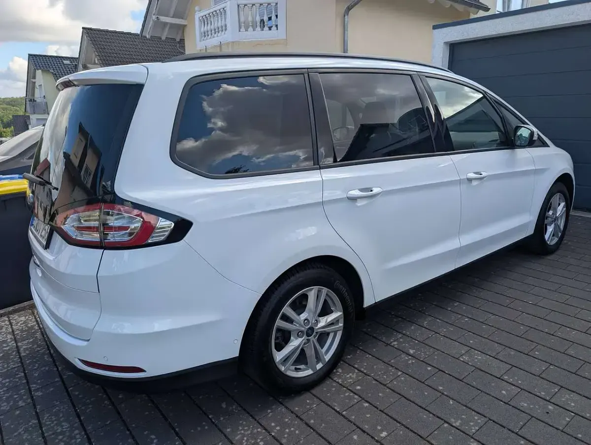 Gebraucht Ford Galaxy 165 PS (121 kW) 2019 Weiß Van / Kleinbus