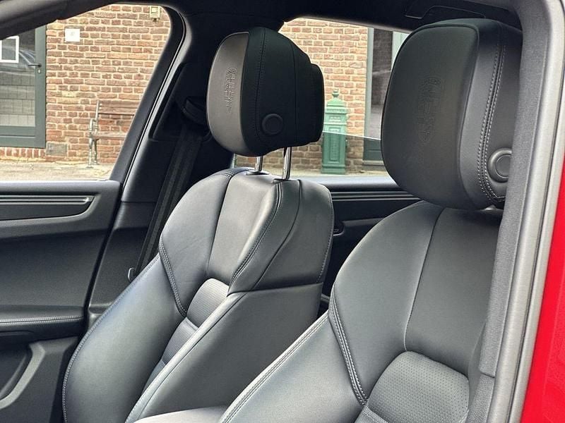 Gebraucht Porsche Macan 265 PS (194 kW) 2022 Karminrot SUV