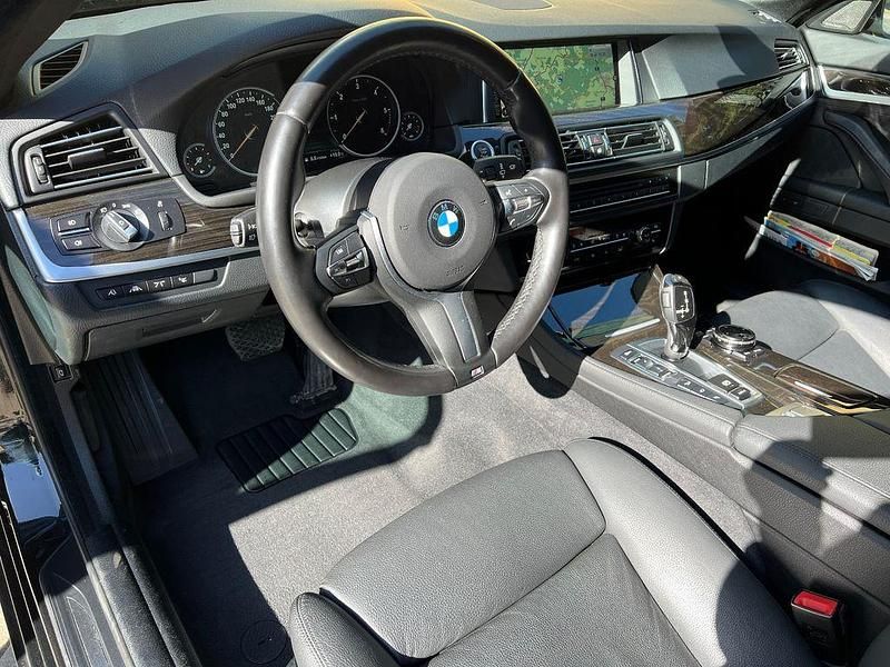 Gebraucht BMW 530 258 PS (189 kW) 2015 Schwarz Kombi