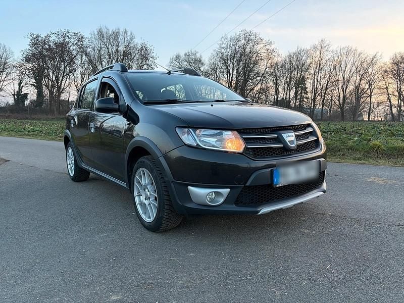 Schwarz Gebraucht 2014 Dacia Sandero Stepway Kleinwagen | 3.200 € (Etwas zu teuer) - Bild 1/4