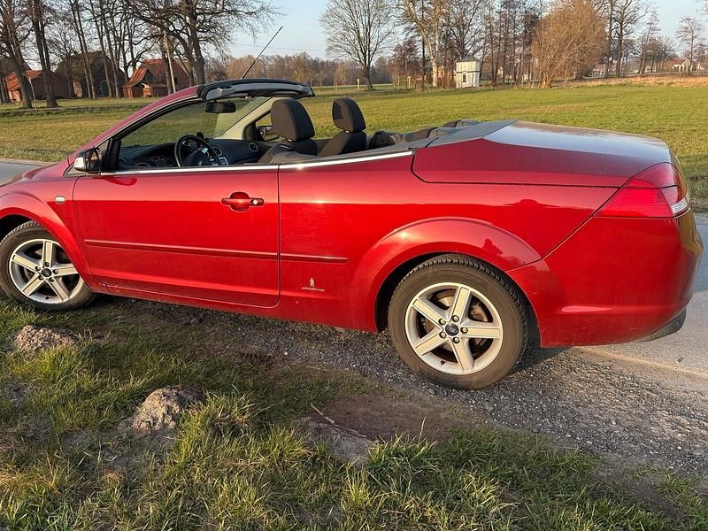 Gebraucht Ford Focus Cabriolet 100 PS (73 kW) 2007 Rot Cabrio