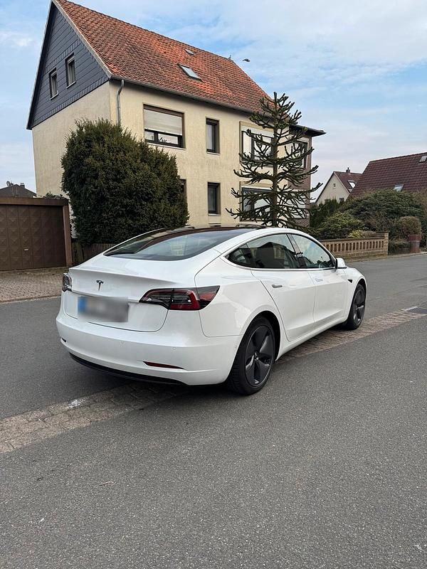Gebraucht Tesla Model 3 Standard Range Plus 239 kW (325 PS) 2020 Weiß Limousine