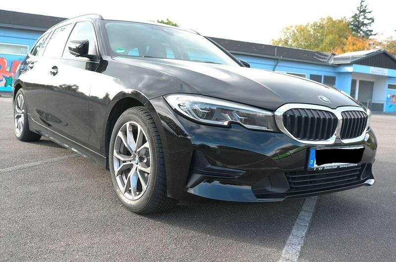 Schwarz Gebraucht 2021 BMW 318 Kombi | 17.500 € (Fairer Preis) - Bild 1/4
