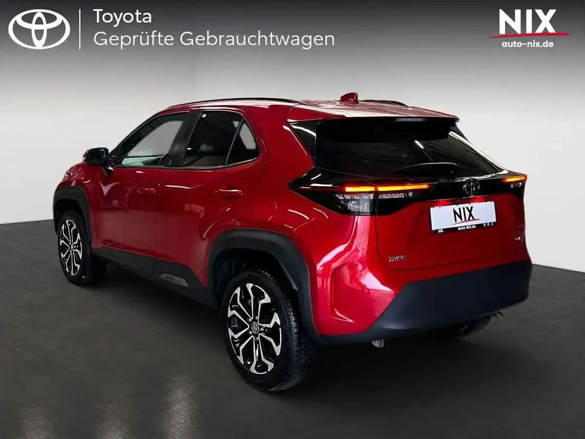 Gebraucht Toyota Yaris Cross Team 116 PS (85 kW) 2024 Rot SUV