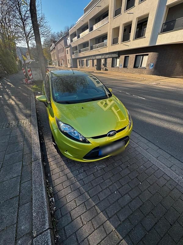 Gebraucht Ford Fiesta 82 PS (60 kW) 2011 Grün Kleinwagen