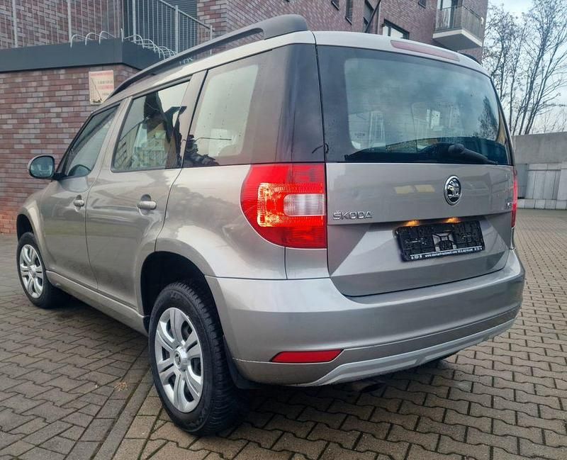 Gebraucht Skoda Yeti Active 105 PS (77 kW) 2015 Beige SUV